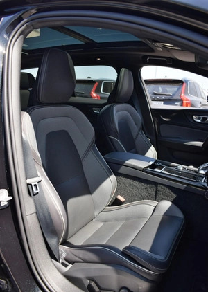 Volvo V60 cena 279900 przebieg: 30000, rok produkcji 2023 z Wrocław małe 407